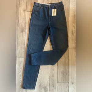 NWT - ASOS medium wash slightly baggy straight leg jeans - Size 32 waist 36 long